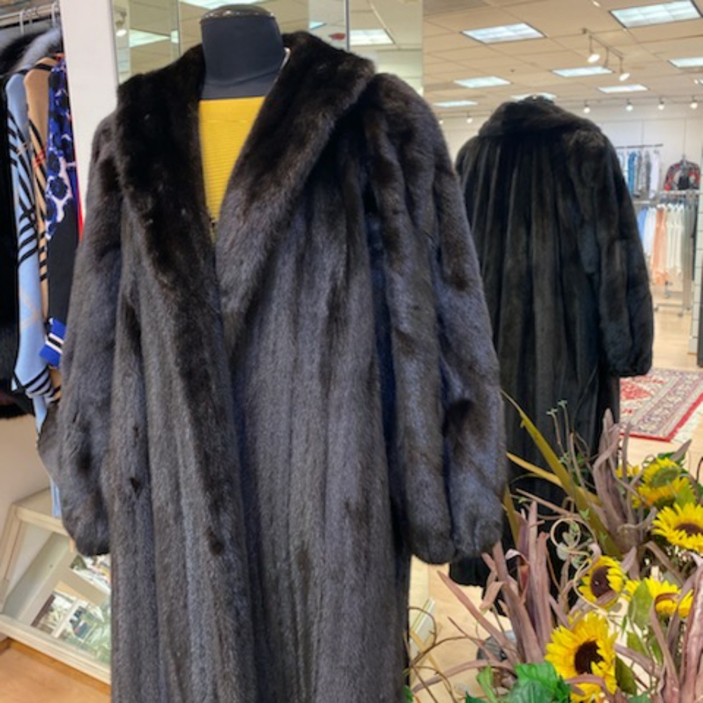 Mink Coat - Picture 3 of 7